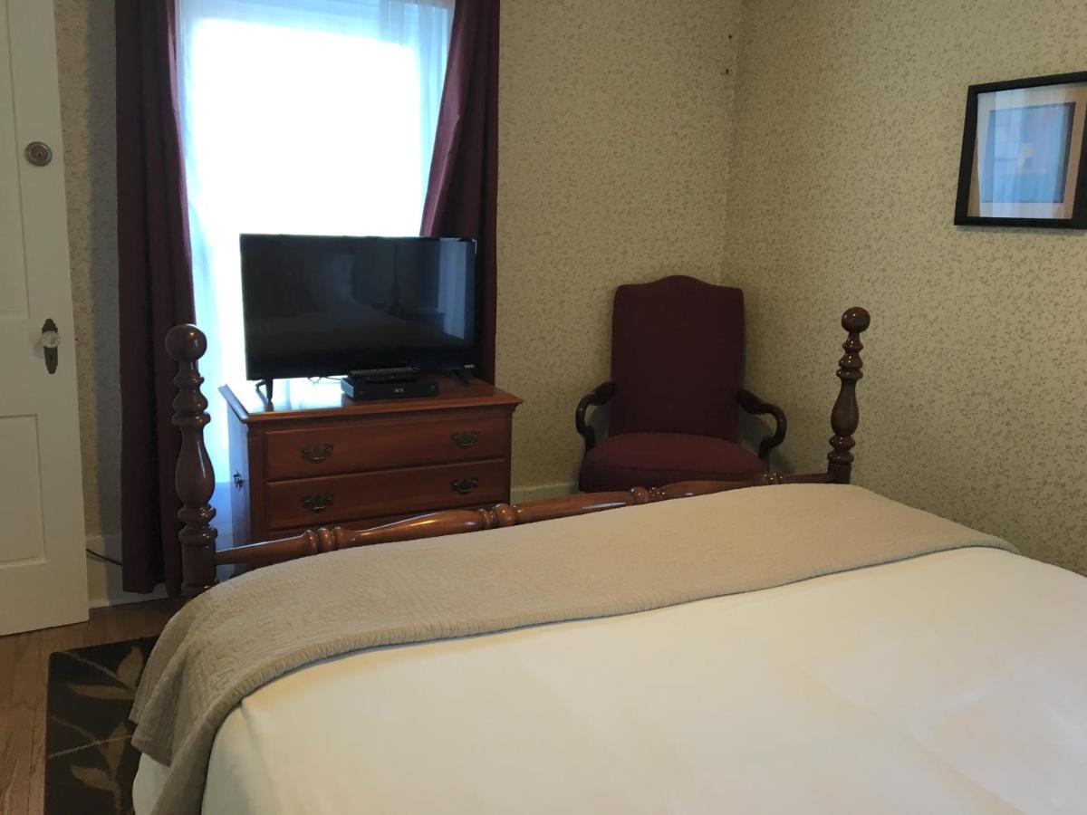 Standard Queen Room