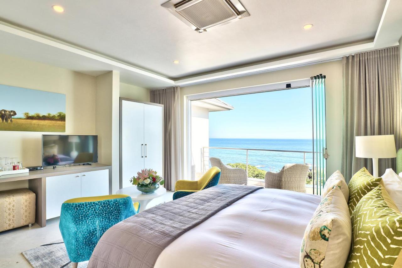 Suite met Kingsize Bed en Panoramisch Uitzicht op Zee