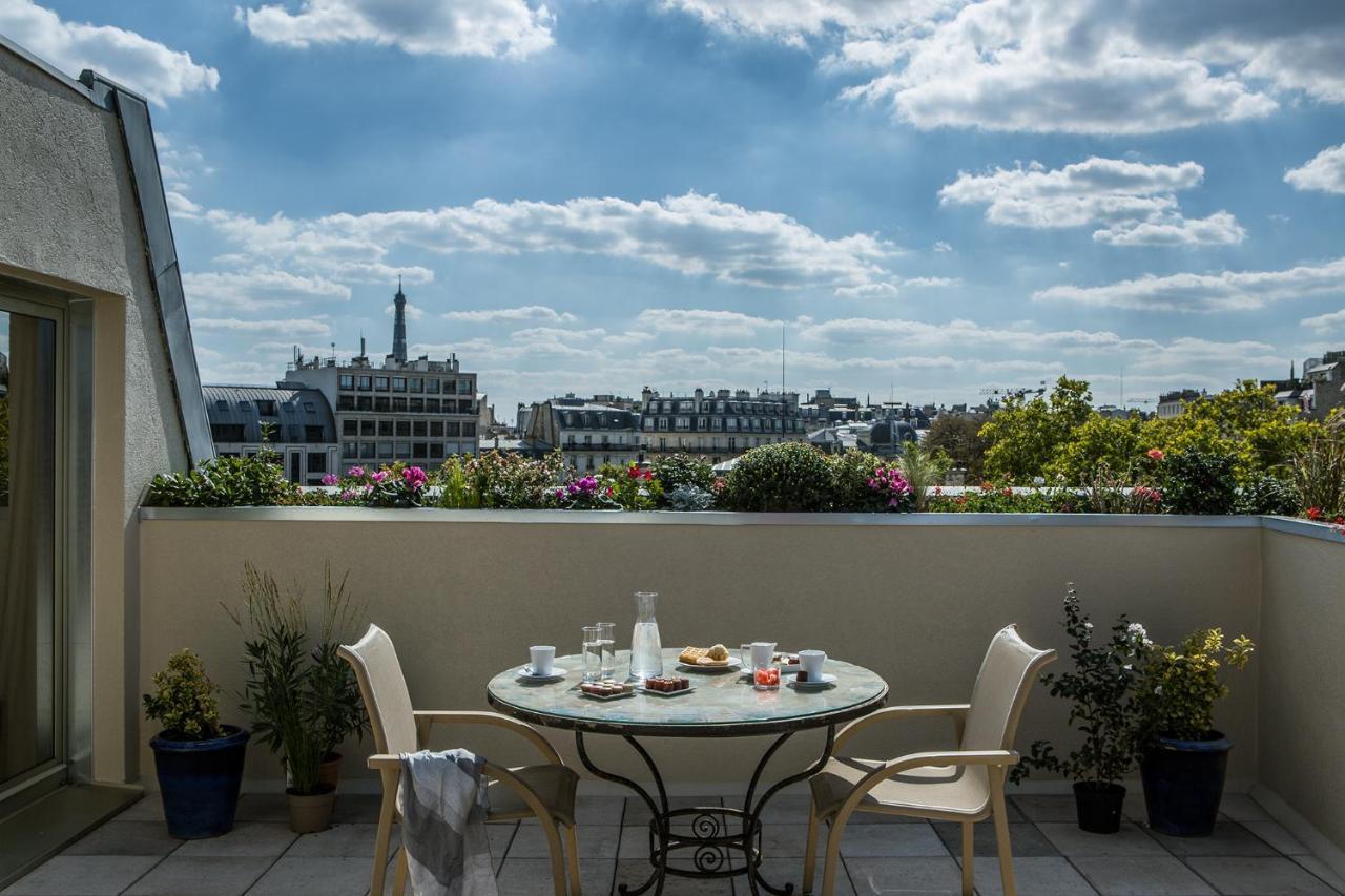 Junior Suite with Terrace and Eiffel Tower View