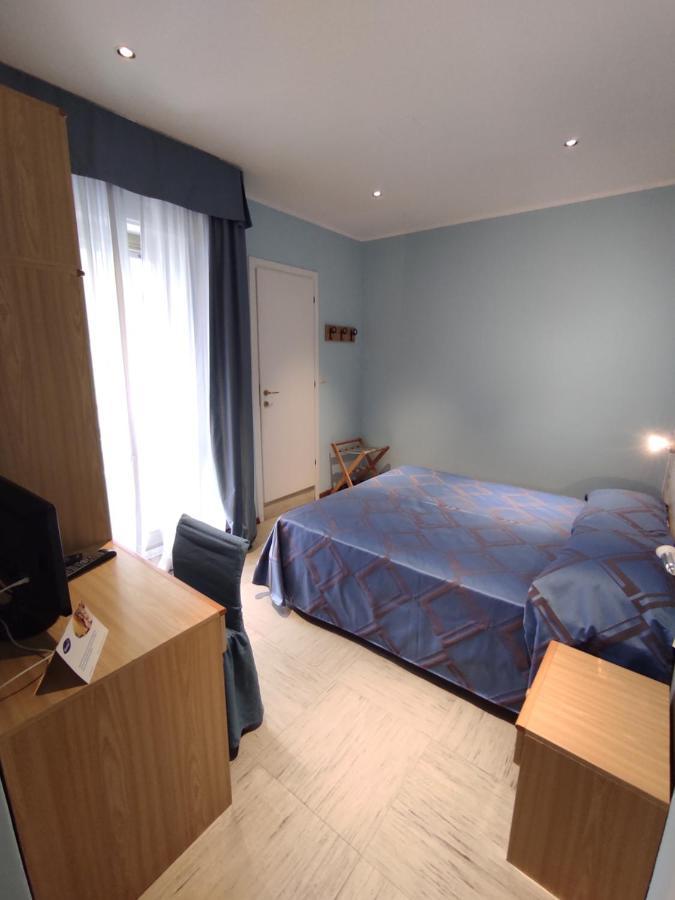 Doppel- oder Zweibettzimmer