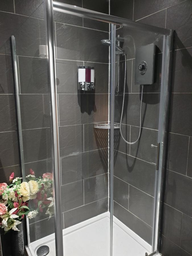 Budget Double Room with Private External Bathroom