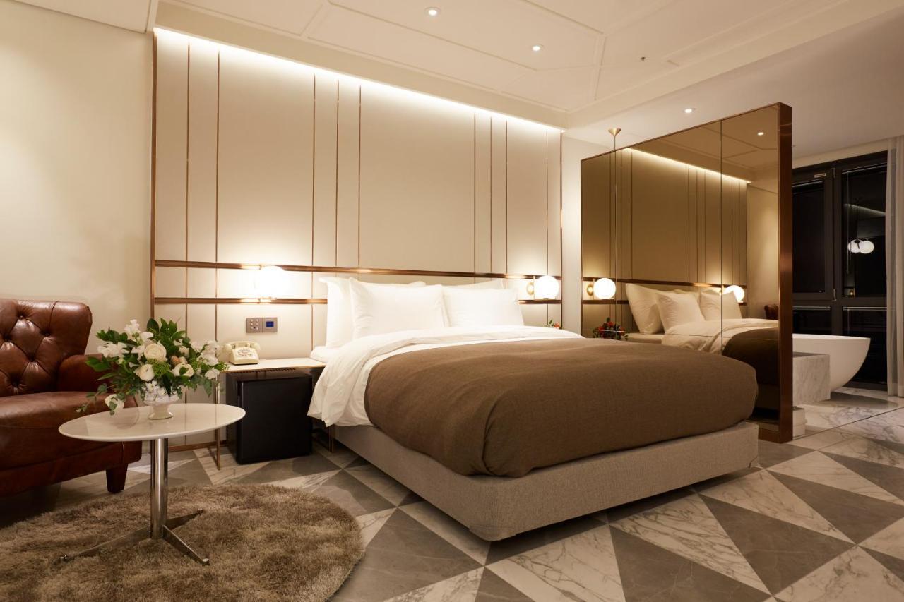 Premier Deluxe Double Room