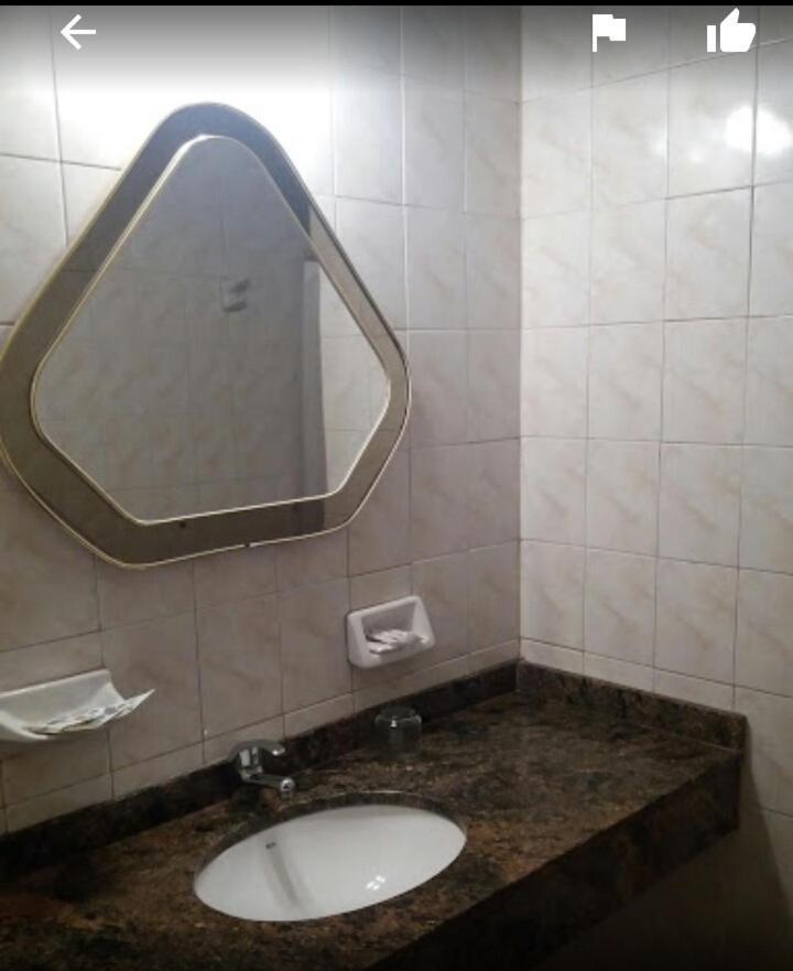 Apartamento con baño compartido