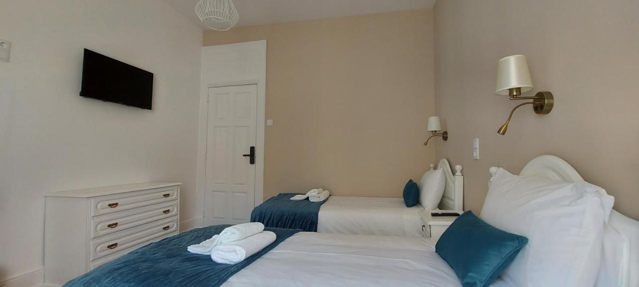 Quarto Twin com Casa de Banho Partilhada