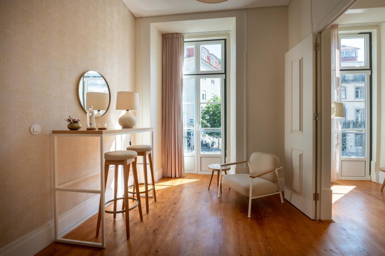 Suite with Street View,1143883657:JPEG