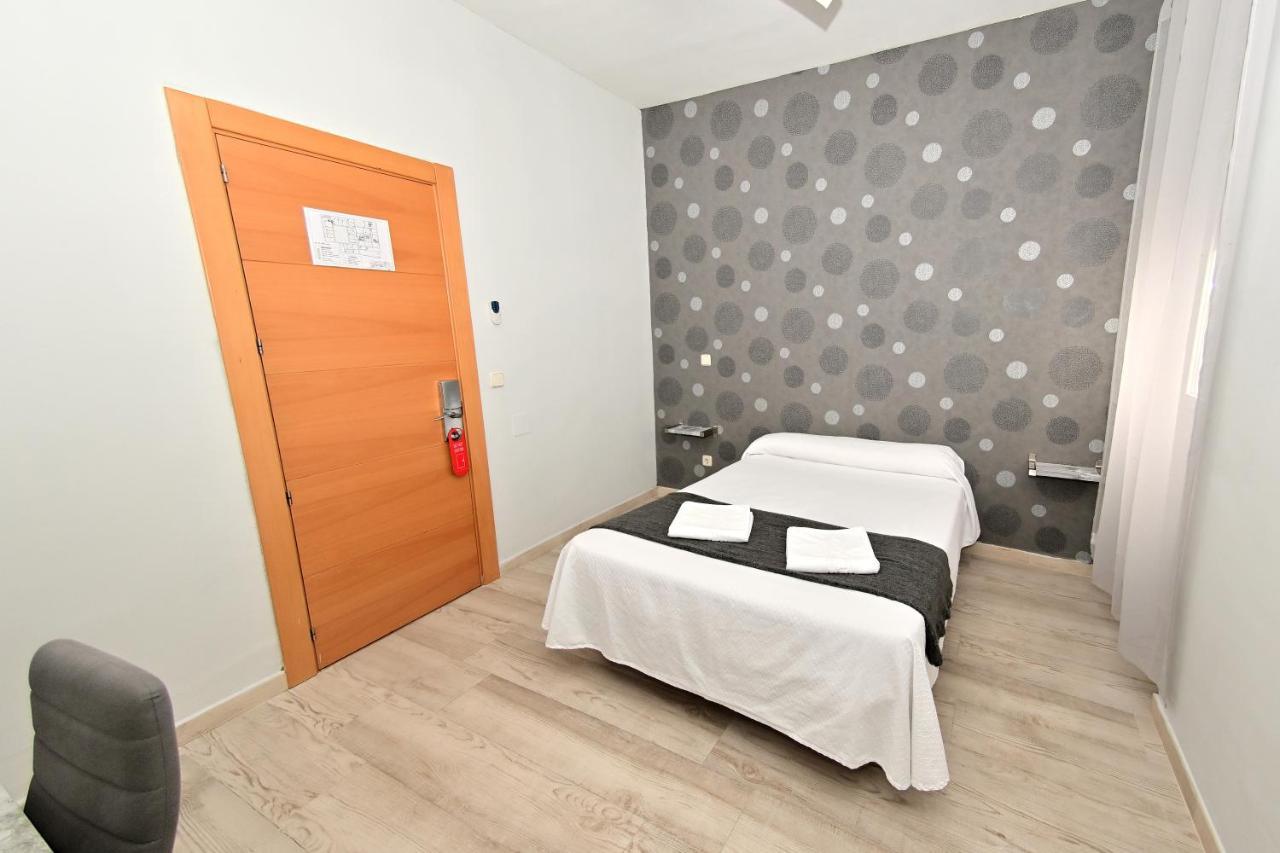 Camera Matrimoniale/Doppia con Letti Singoli con Bagno in Comune