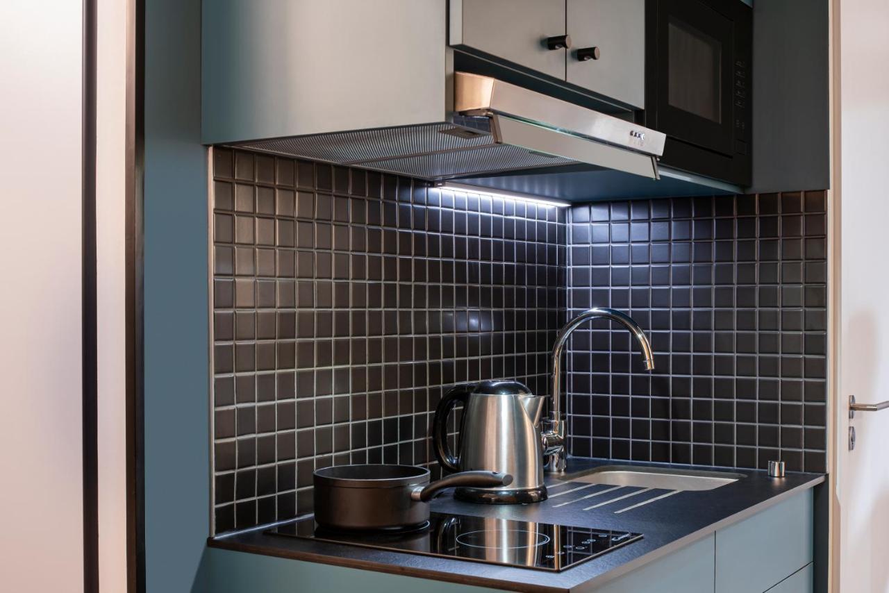 Studio (4 Adults),1175482135:JPEG