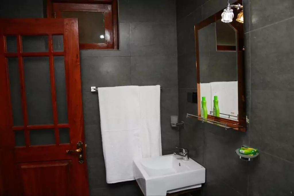 Triple Room Bathroom