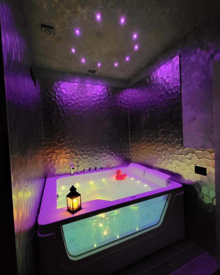 Deluxe queen Room with jacuzzi