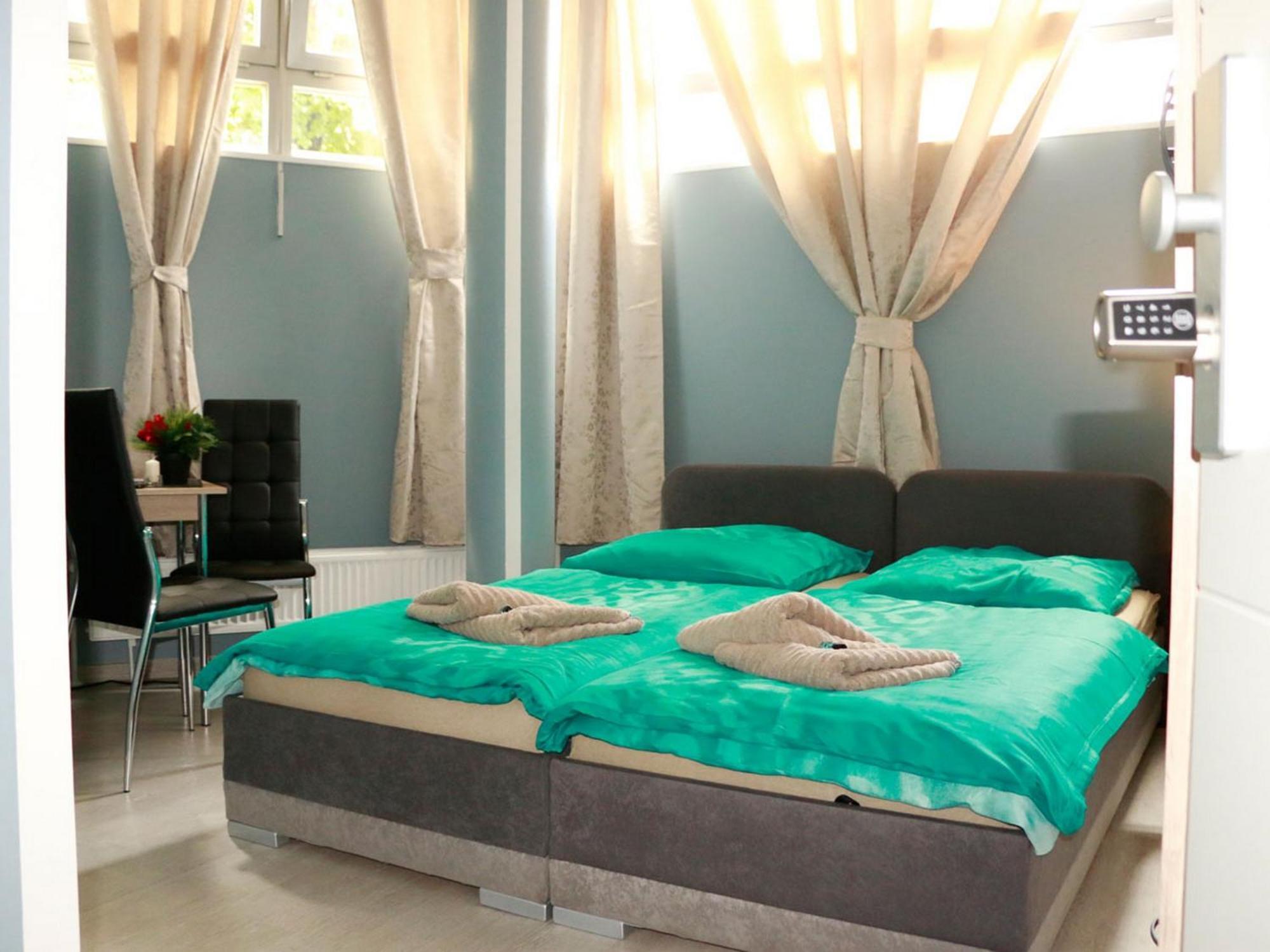 Standard Twin Room with Shared Bathroom