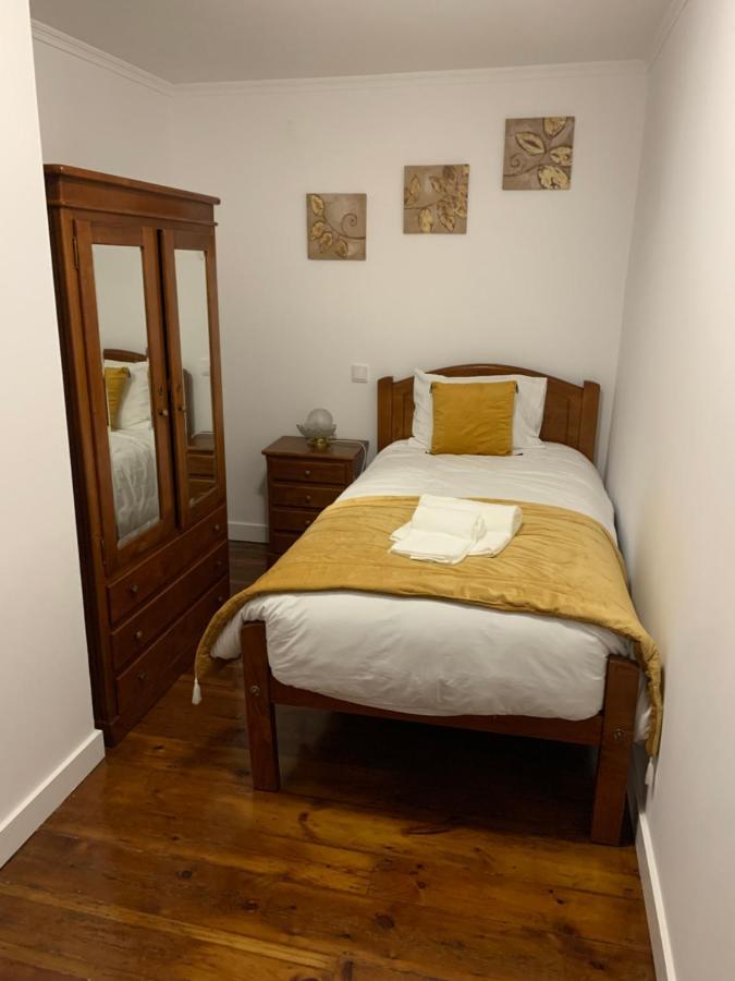Quarto Individual com Casa de Banho Partilhada