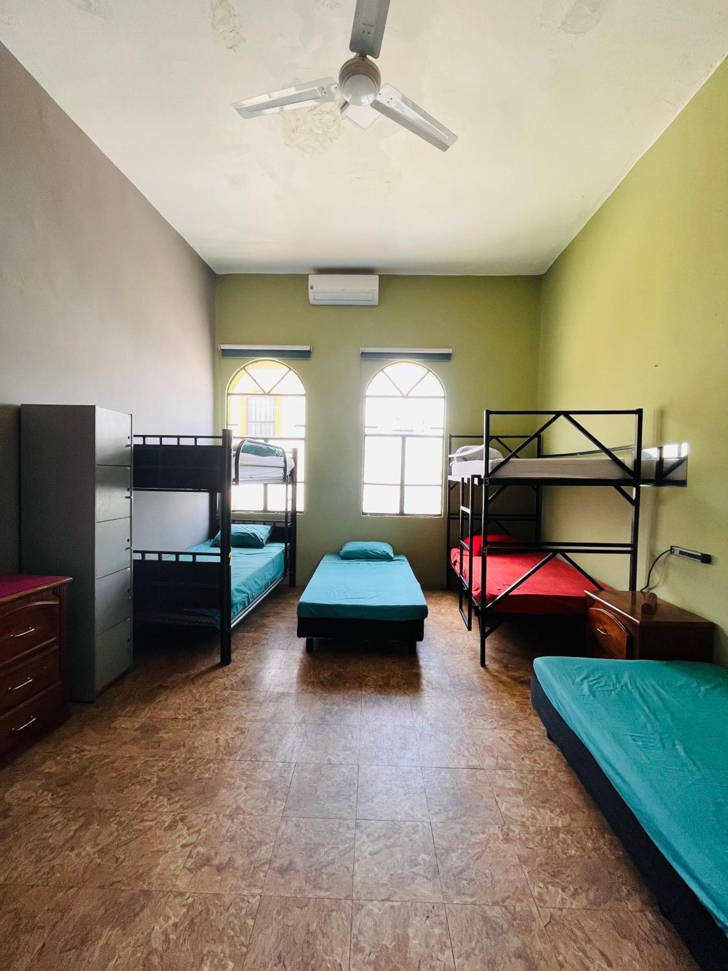 Habitación Compartida Mixta de 8 camas