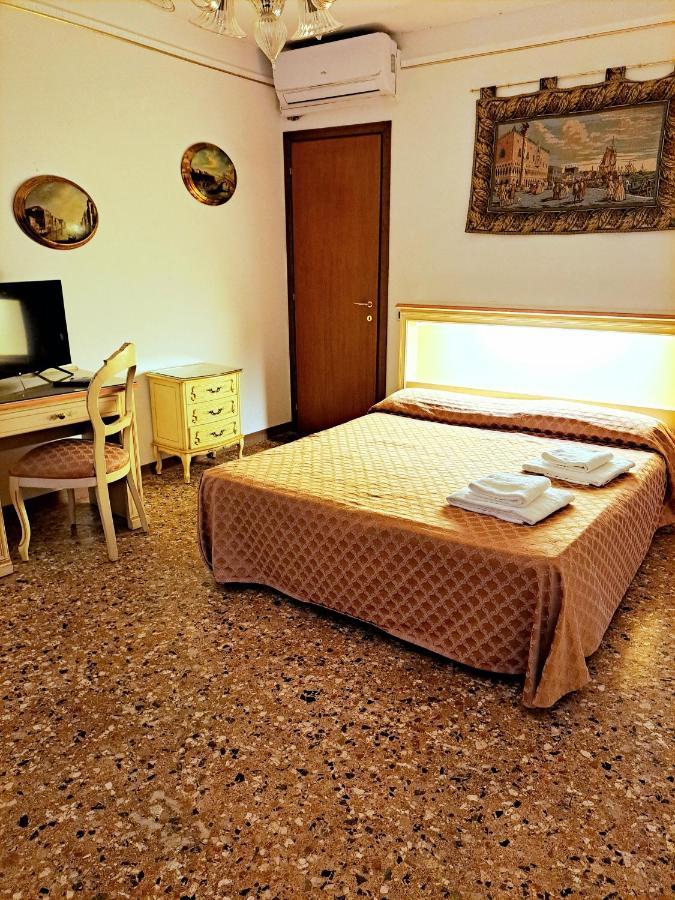 Double Room with Private External Bathroom