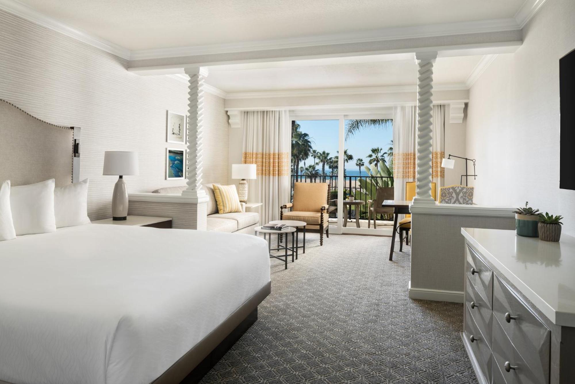 1 King Bed Oversize Resort View,1769837738:JPEG