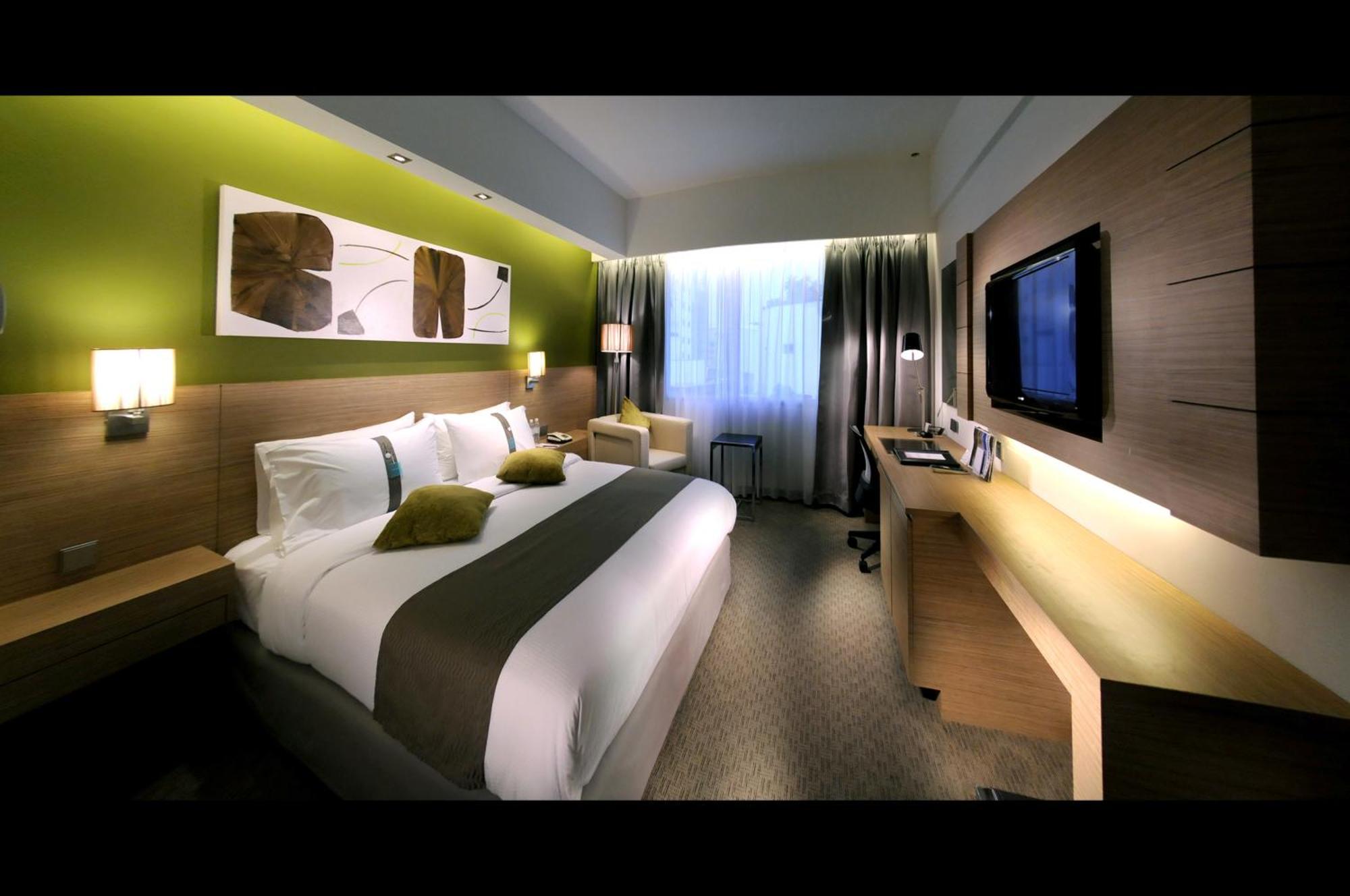 Superior Room King Bed City View