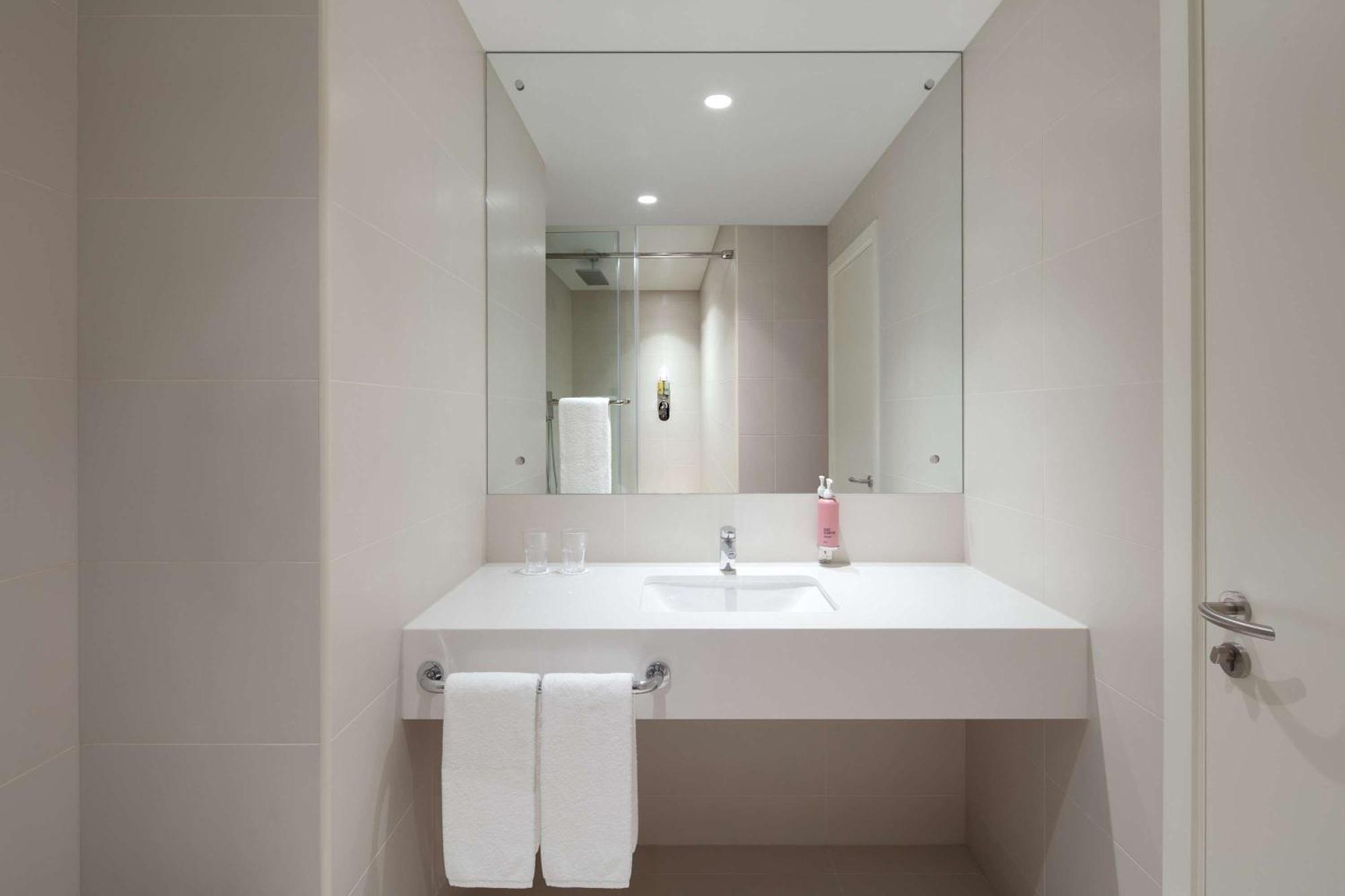Rover Room – Easy Access To Sheikh Zayed Road & Bur Dubai