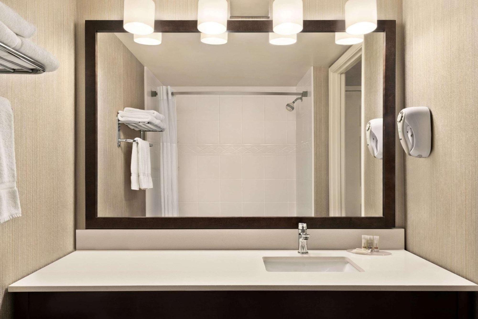 Suite with Spa Bath,1283025451:JPEG
