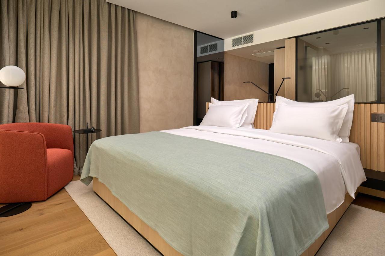 Chambre Lit King-Size Supérieure - Vue sur Rue