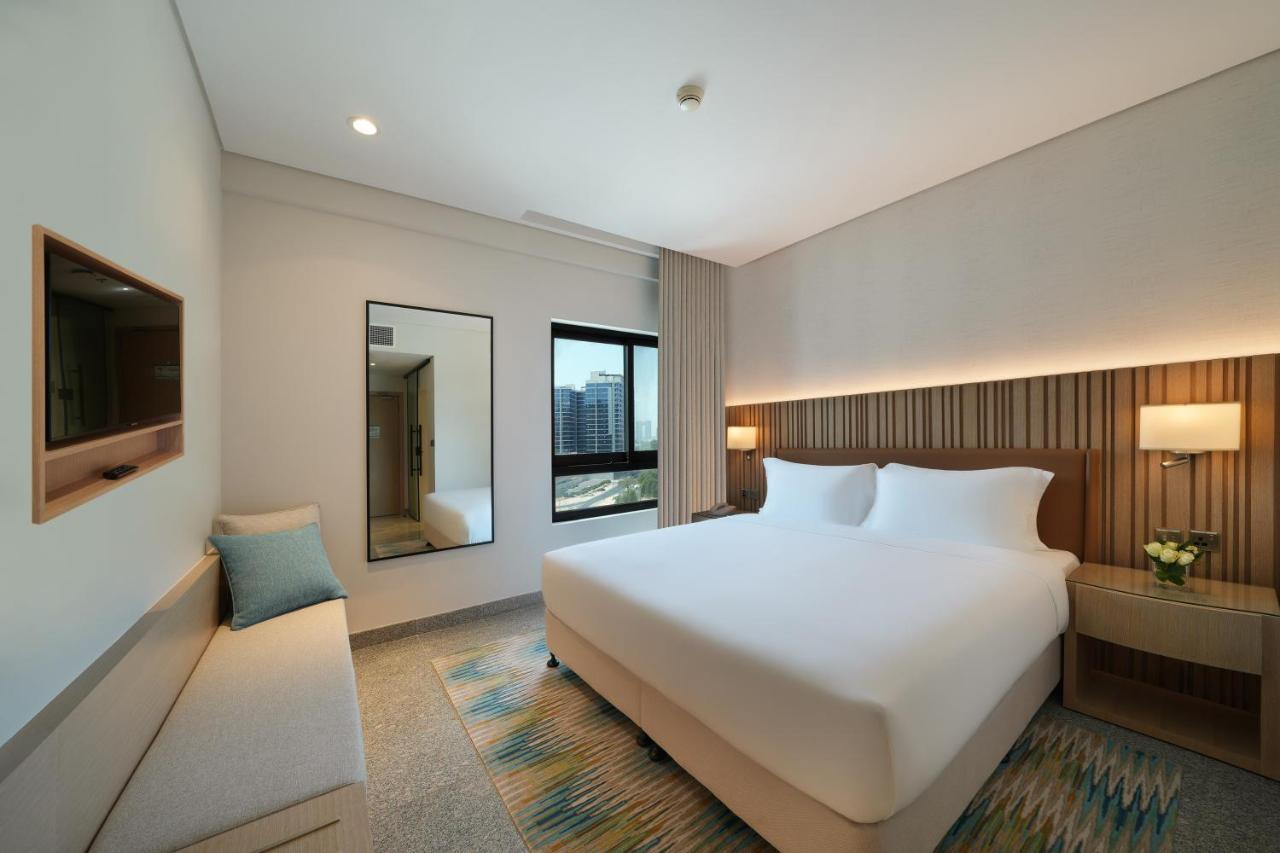 Habitación con 1 cama extragrande y vistas a la ciudad