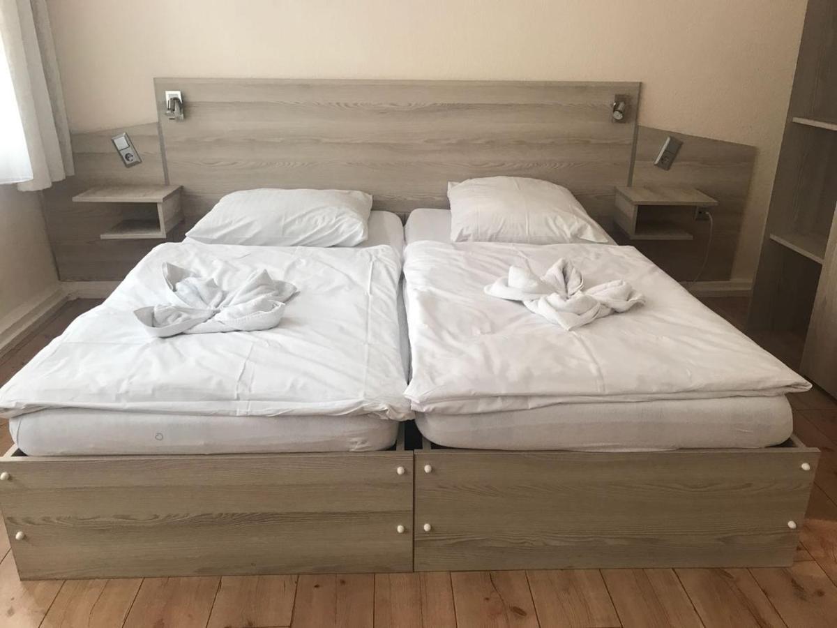 Doppelzimmer mit Gemeinschaftsbad und -WC