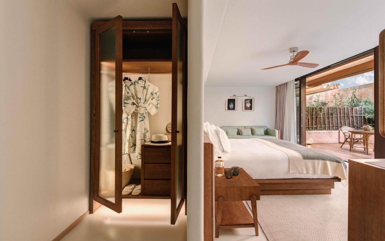 Deluxe Hideaway