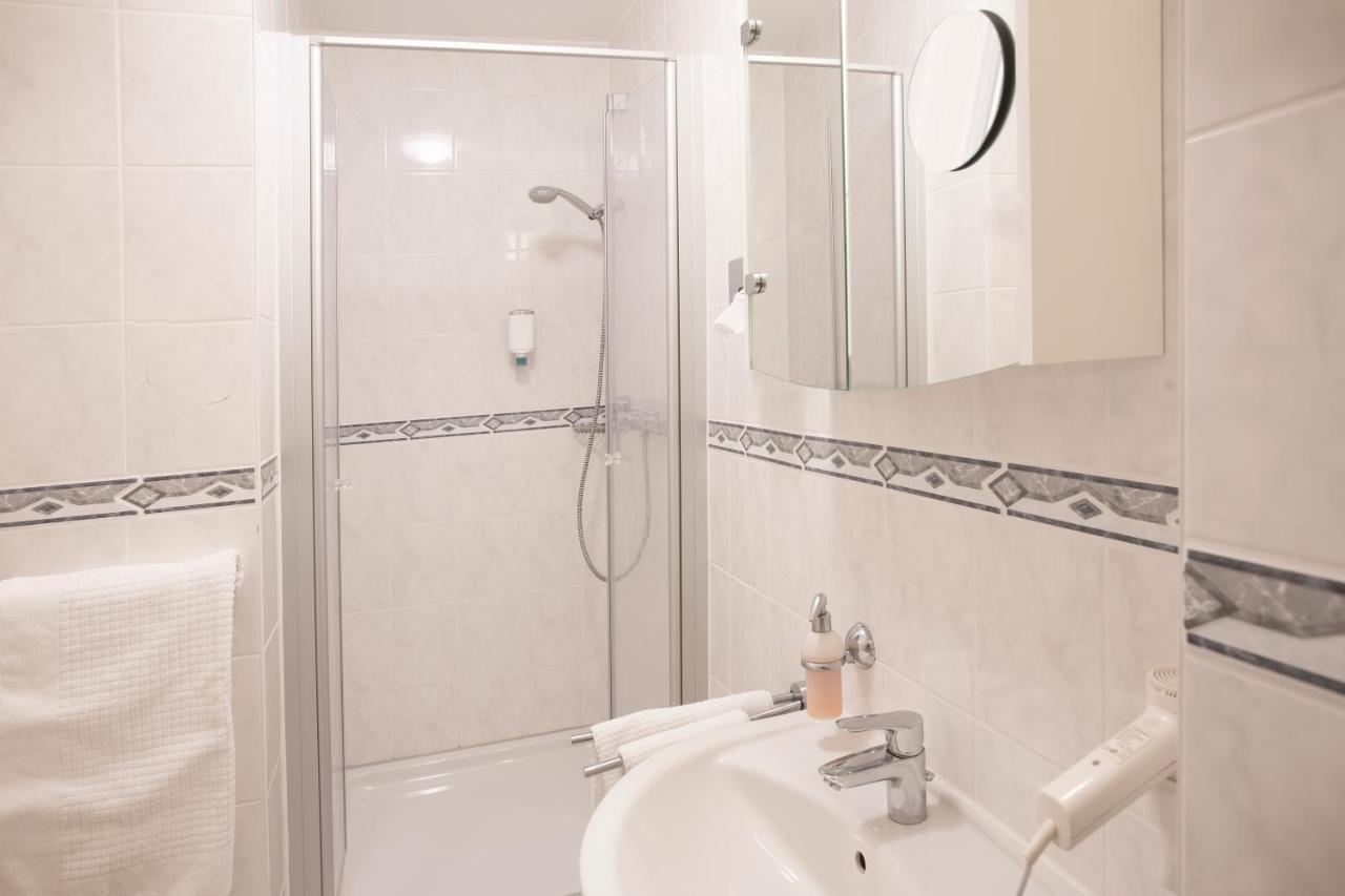 Budget Double Room,1406073647:JPEG