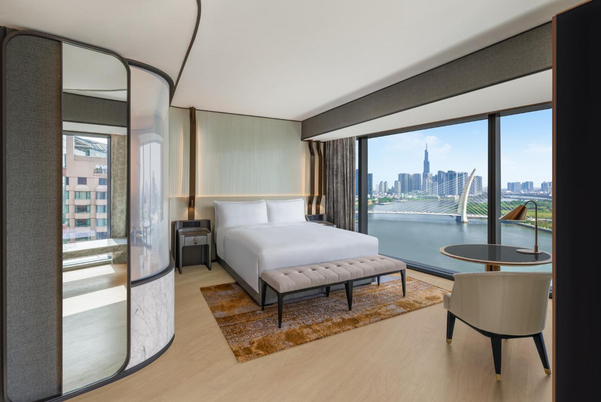 Deluxe Corner King Suite with River View