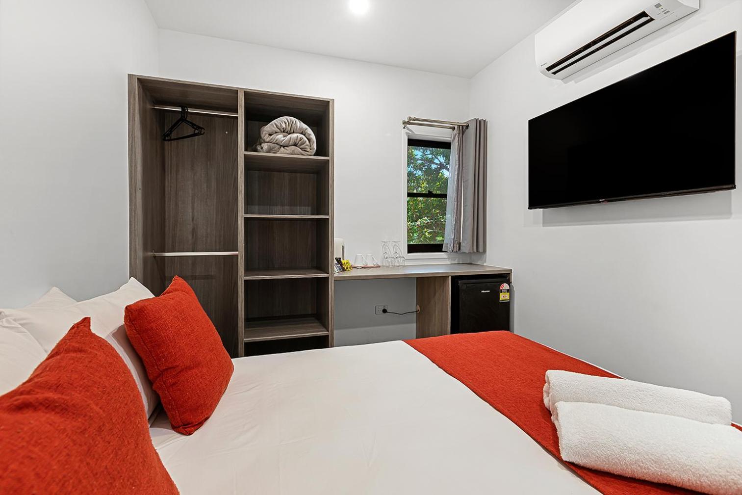 Accessible One Bedroom Villa Queen Bed Kitchenette