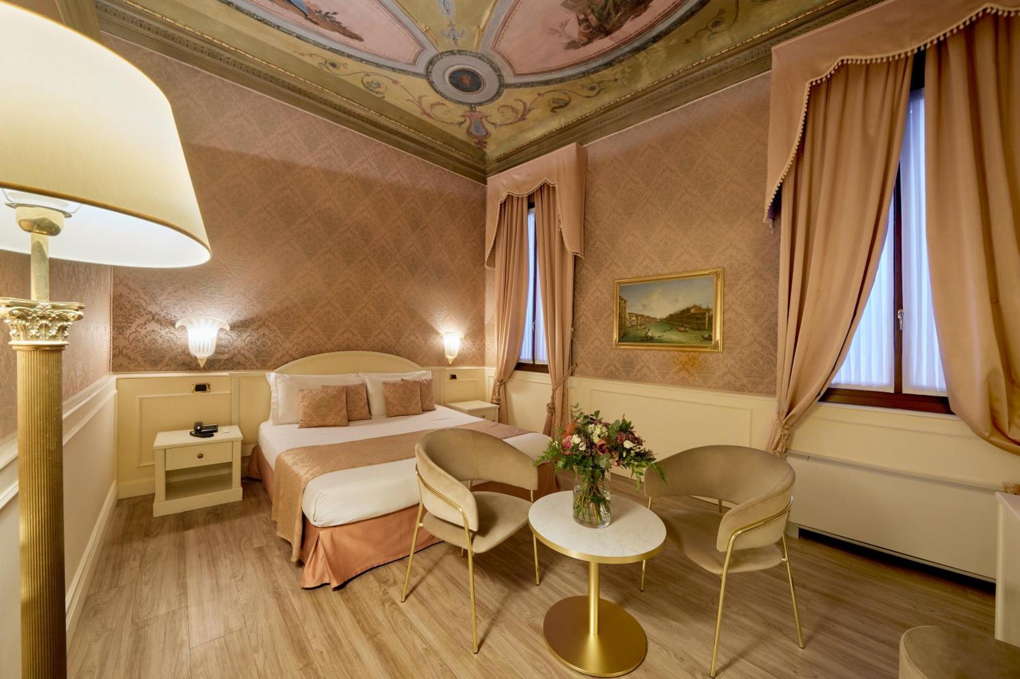 Junior Suite Canal View