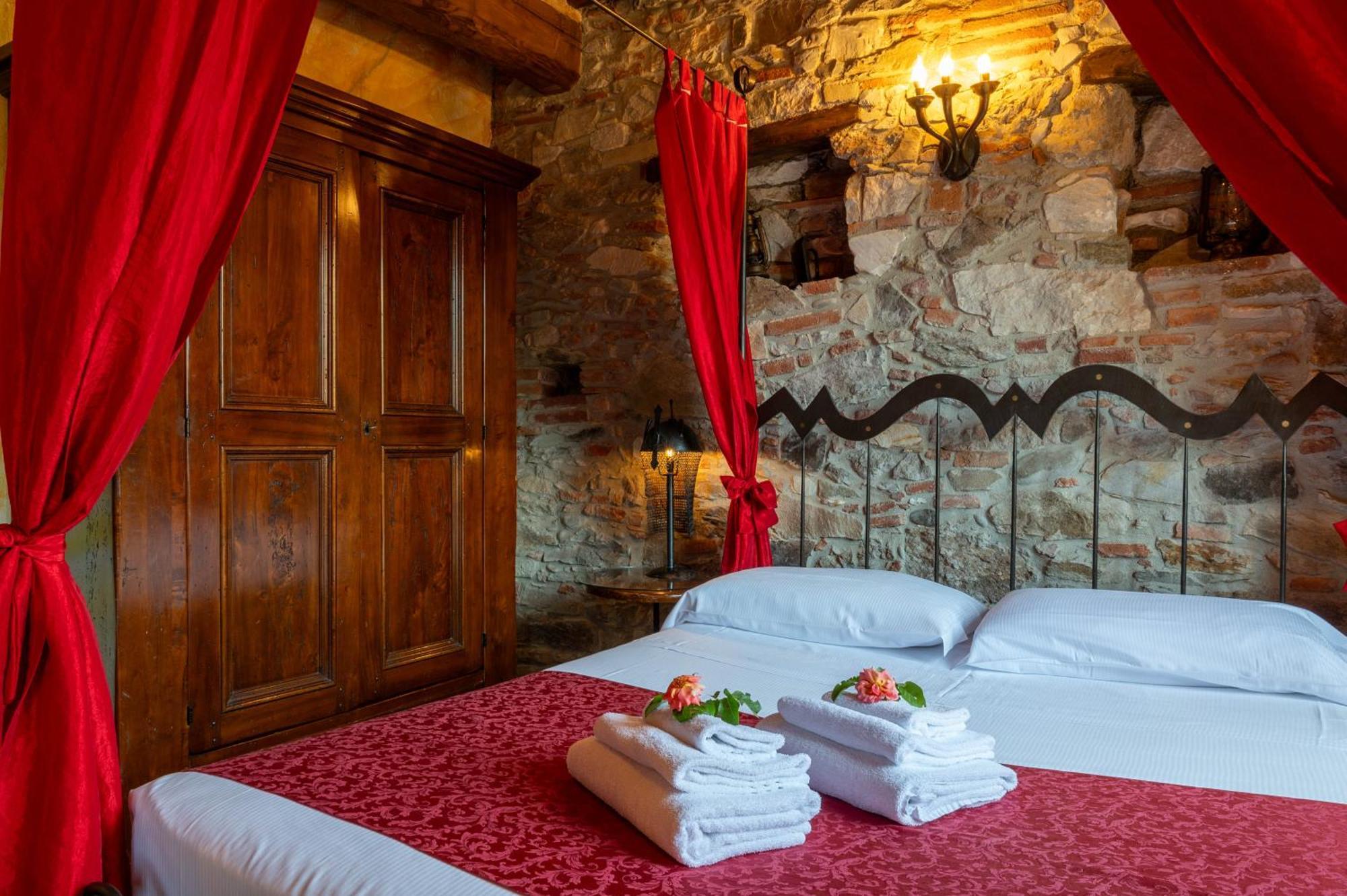 Deluxe Double Room Shower