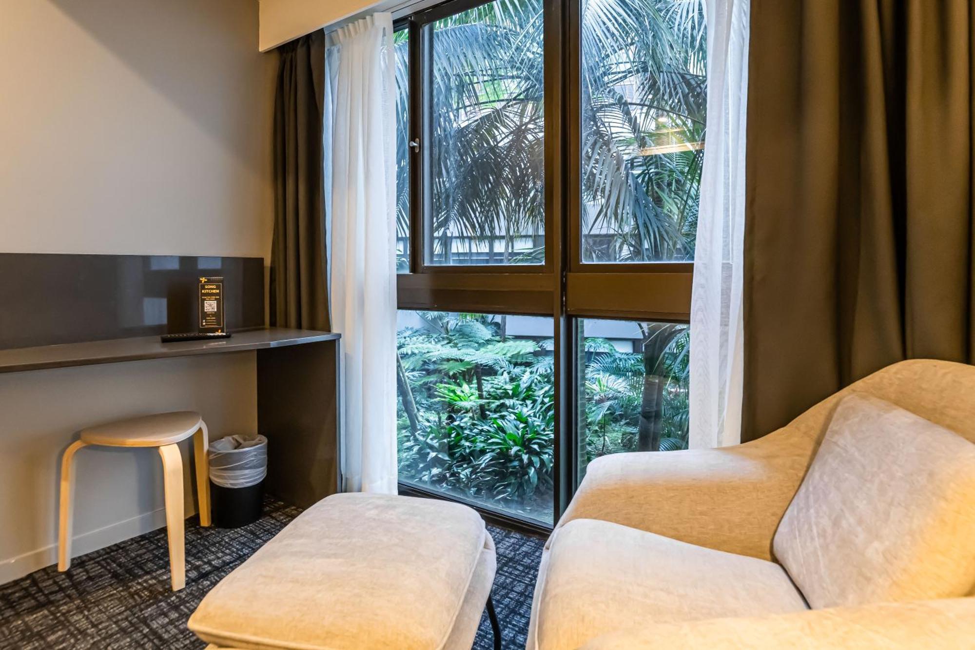 Deluxe Queen Room