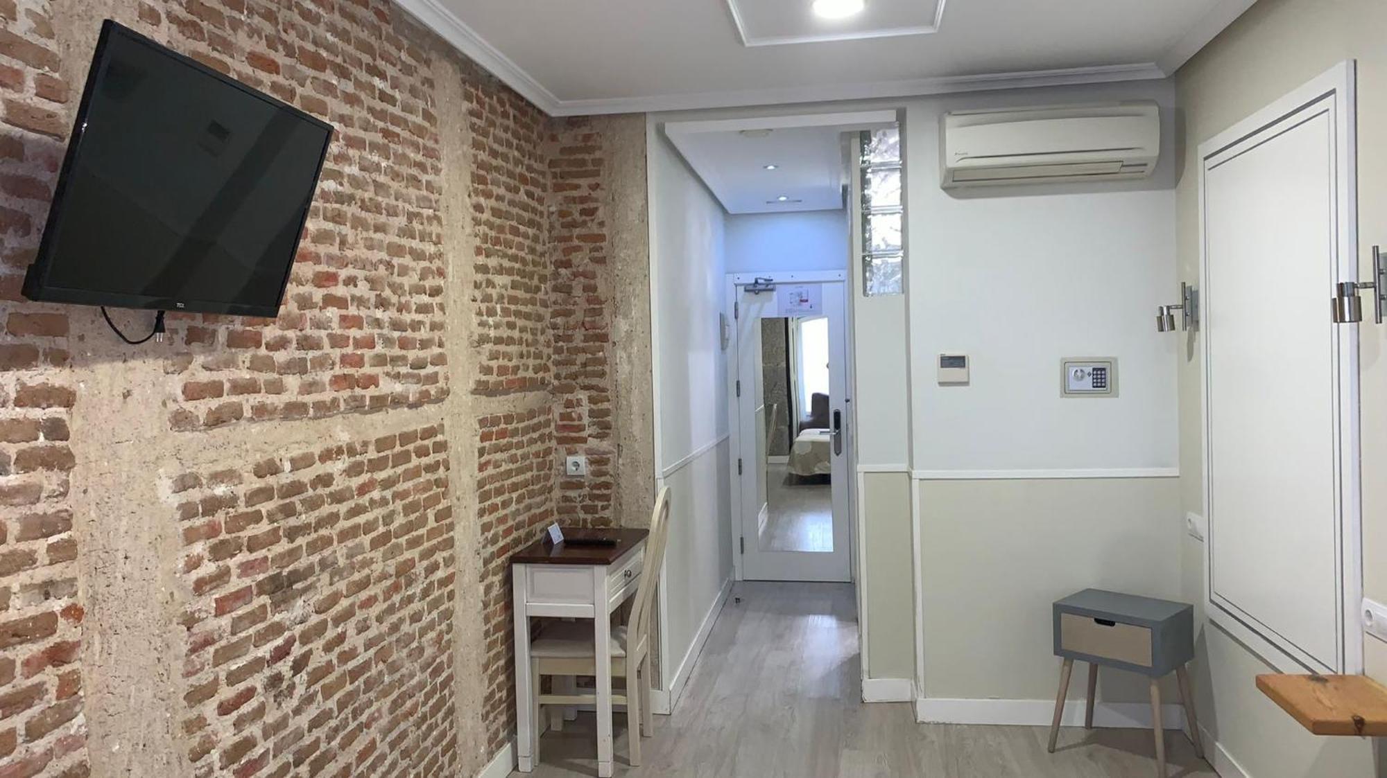 Exterior Twin Room