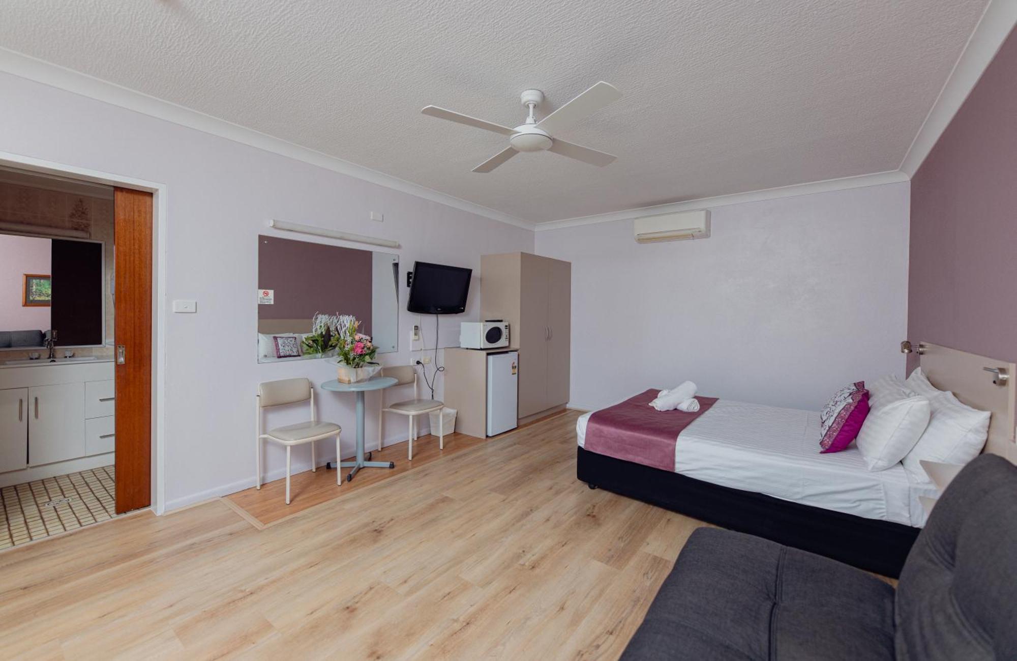 Deluxe Queen Room