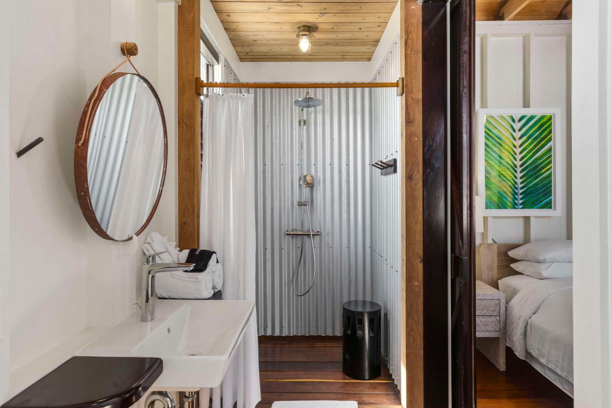 Suite Upper Keeping