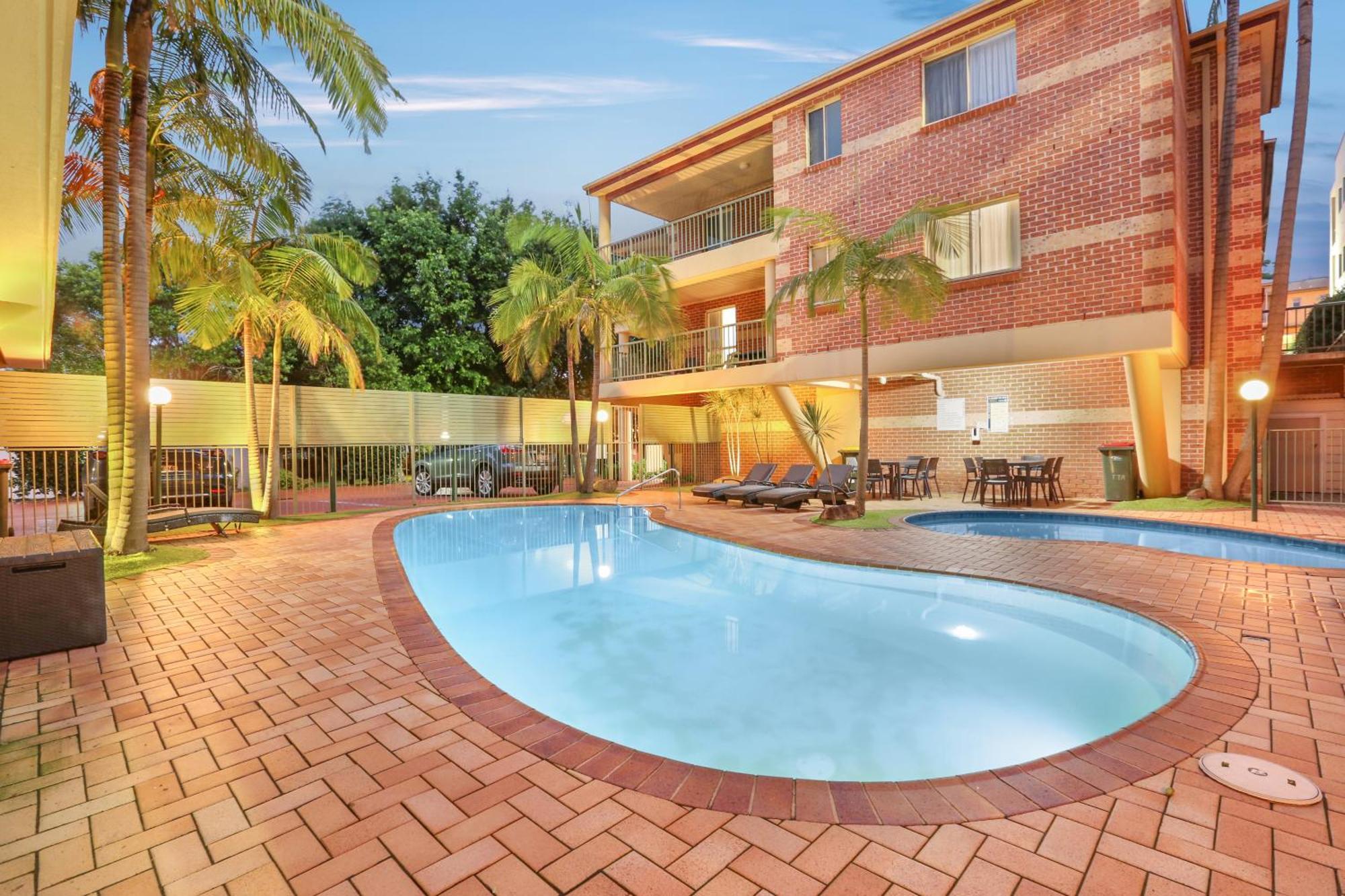 Deluxe Two-Bedroom Apartment Spa Bath Pool View,1572666977:JPEG