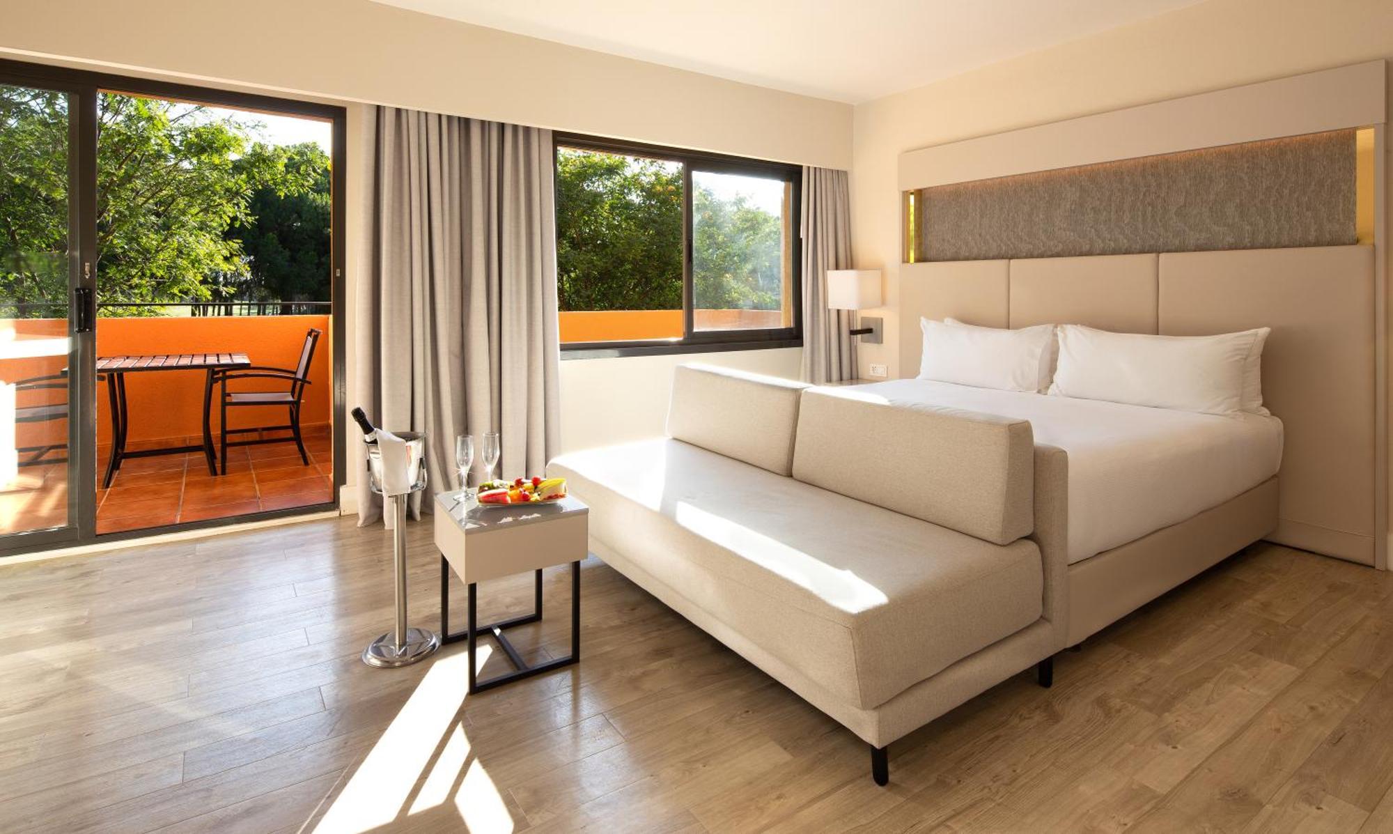 Chambre Lit King-Size de Luxe - Accessible aux Personnes à Mobilité Réduite