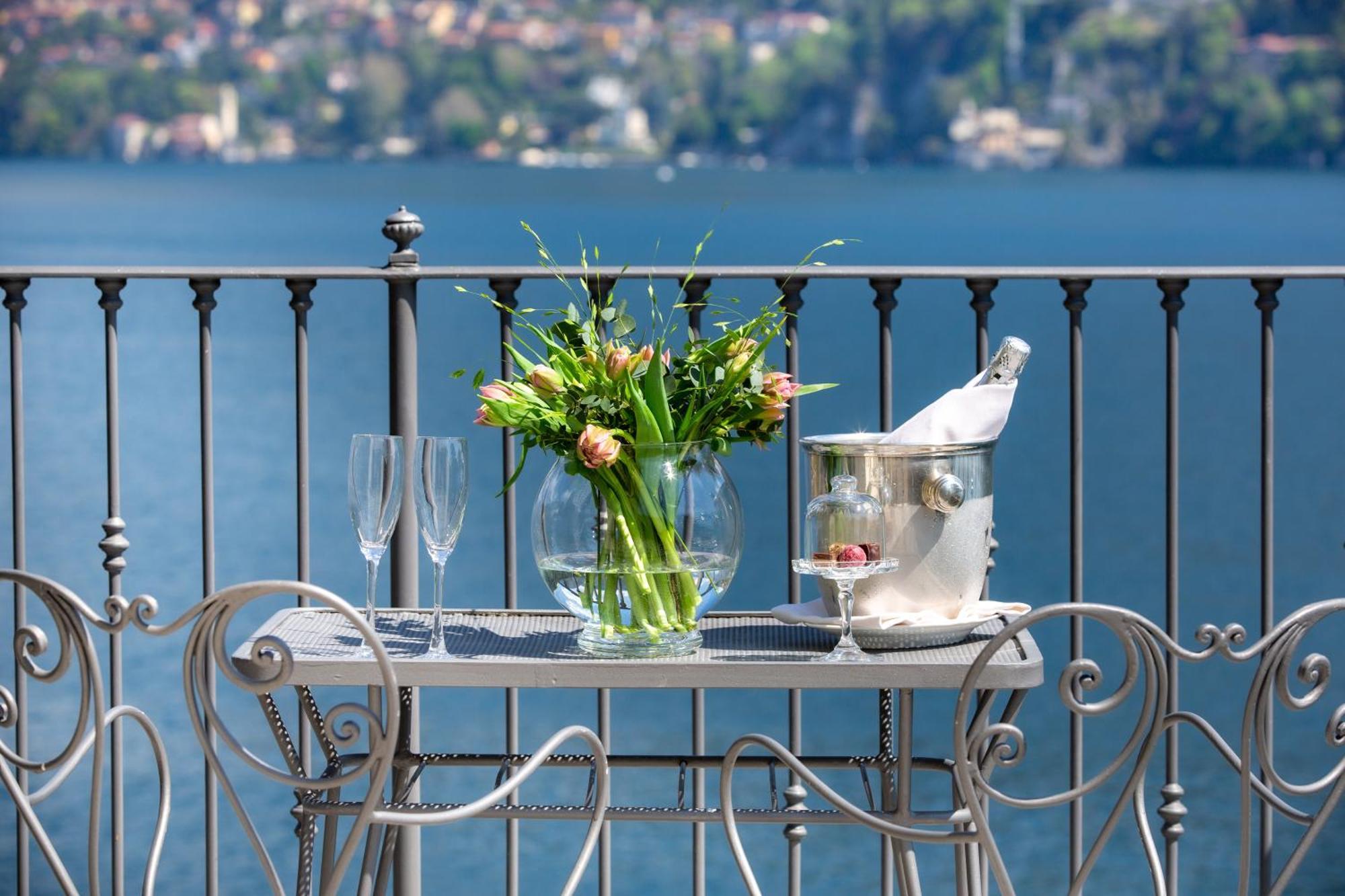 Deluxe Double or Twin Room Lake View