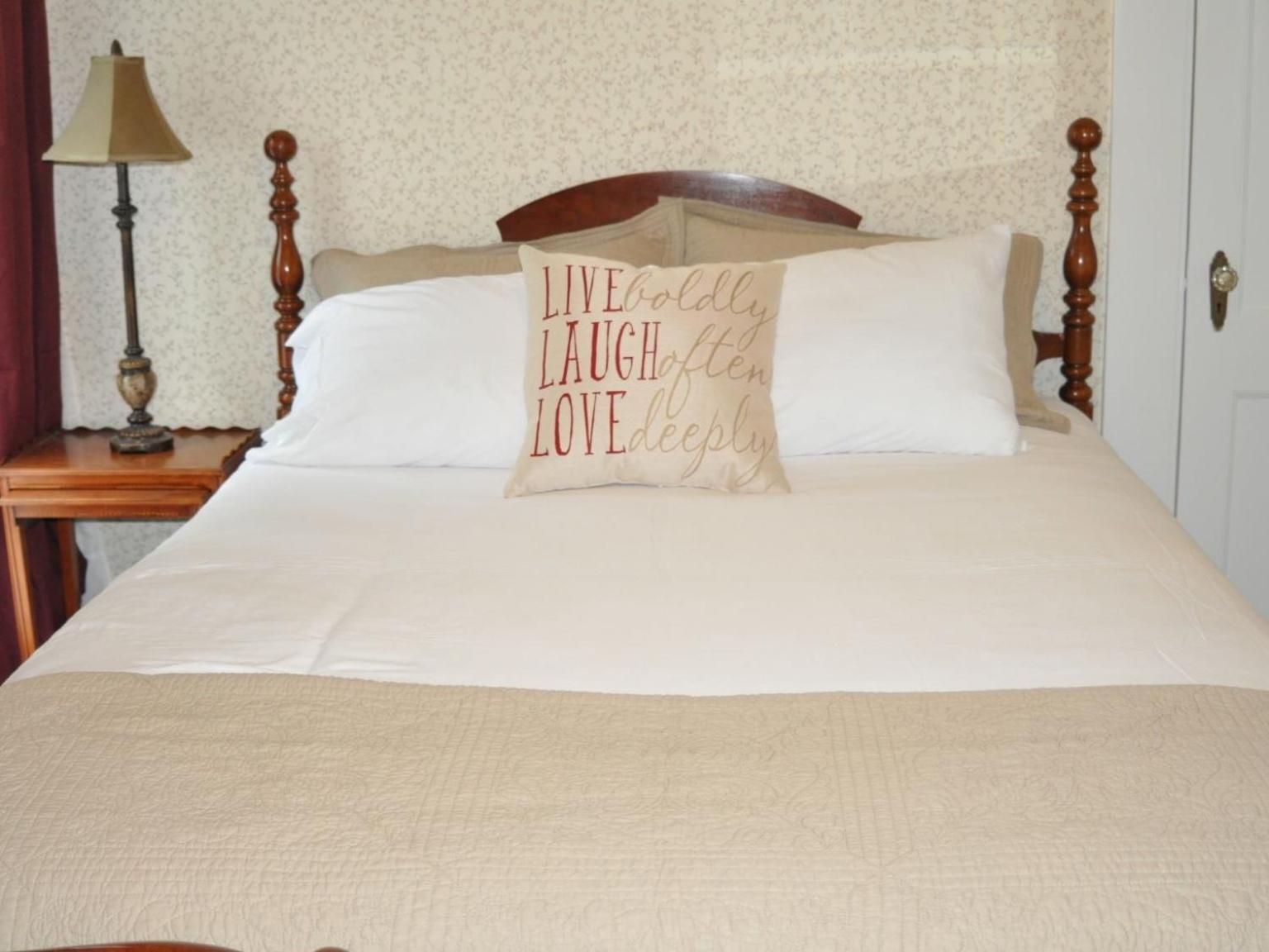 Standard Queen Room