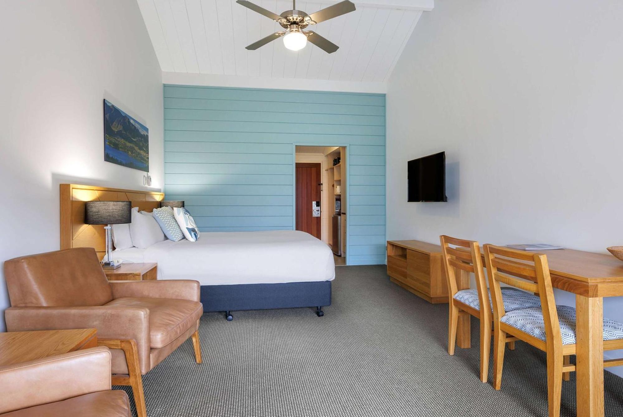 1 King Bed Studio Non-Smoking Room