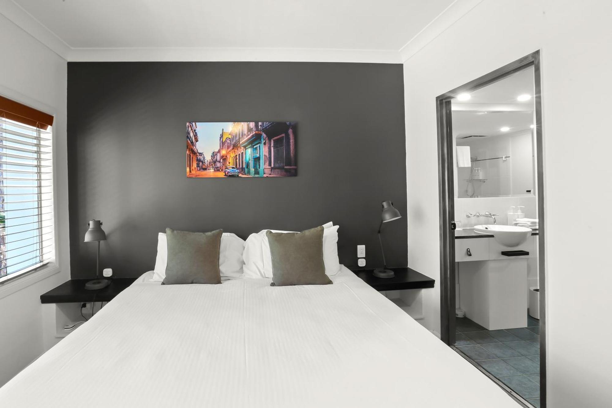 1 Bedroom Pool View Apartment WiFi Daily Beach Yoga