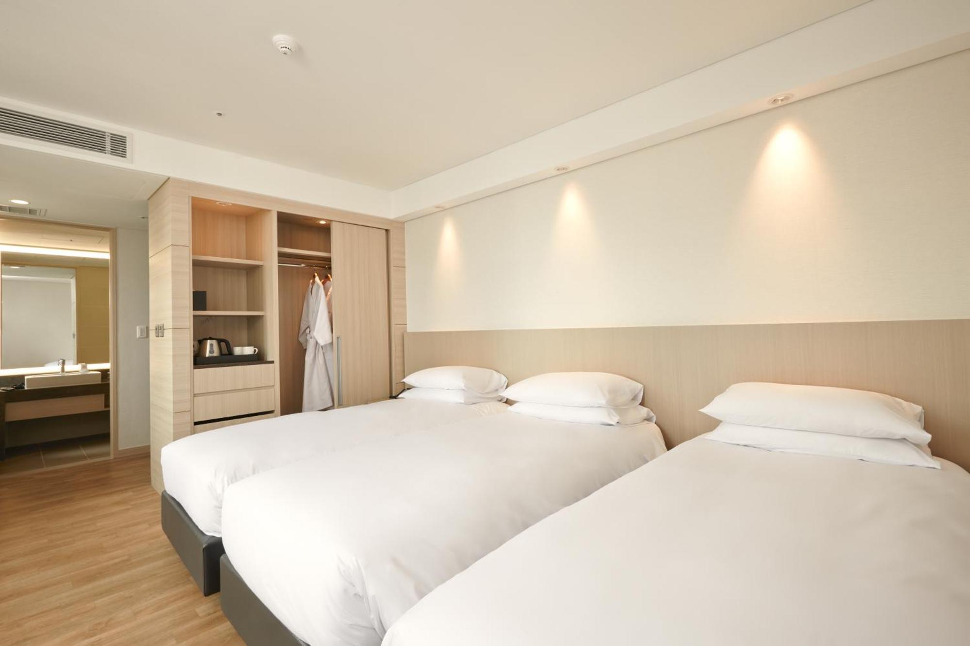 Deluxe Triple Room - No Parking