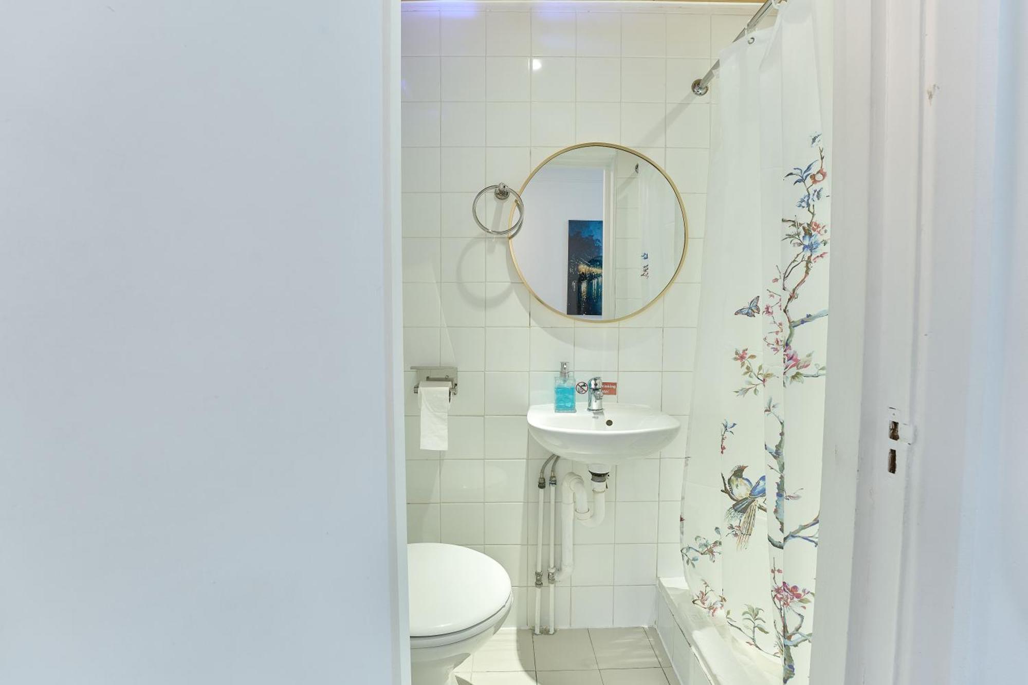 Doppelzimmer mit Gemeinschaftsdusche und -WC