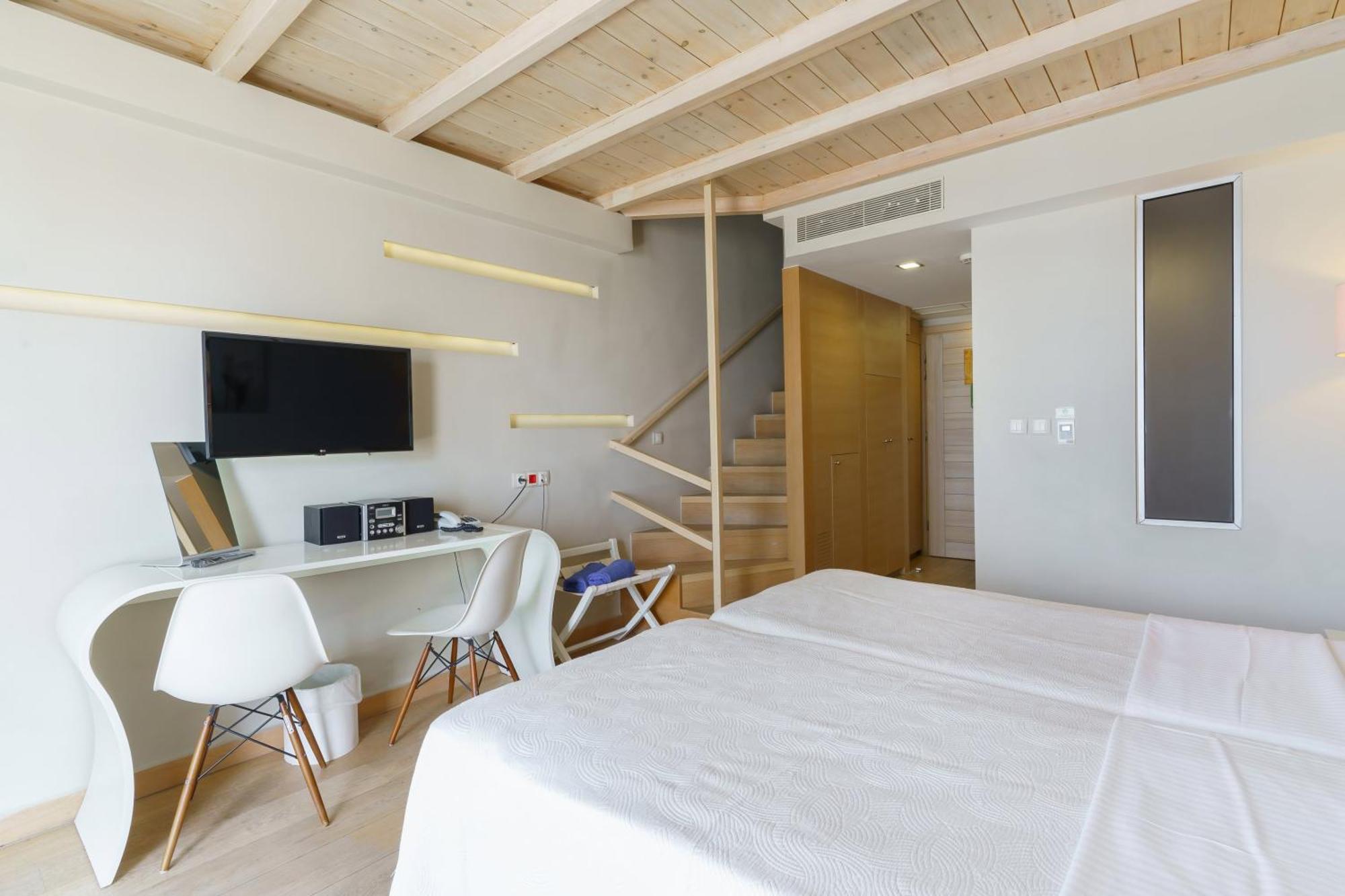 Family Room Split Level Sea View
