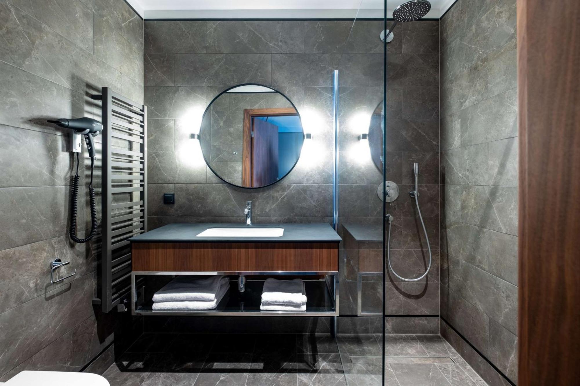 Family Room Spa Access