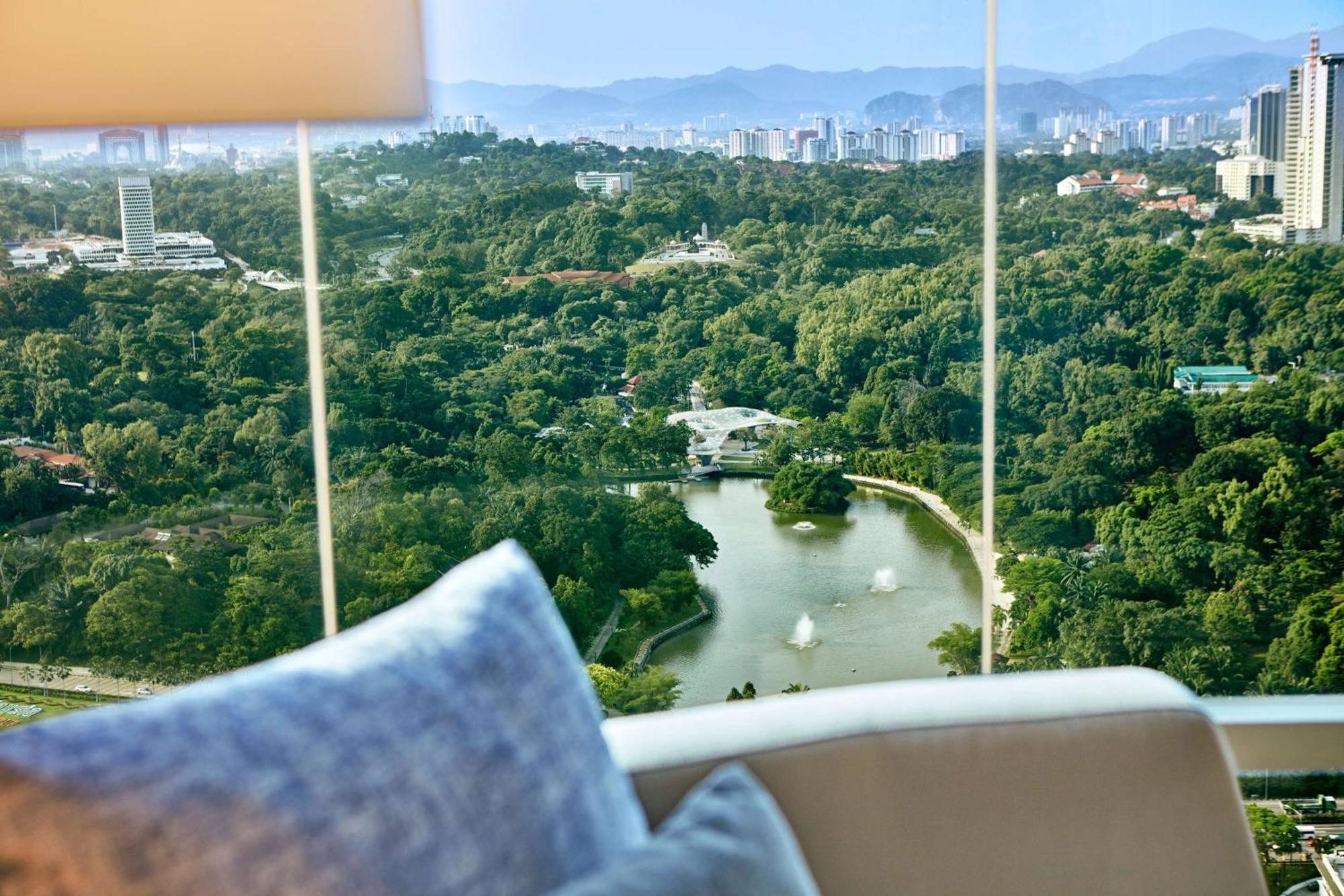 Executive Twin Room with Lake View and Access to Executive Lounge