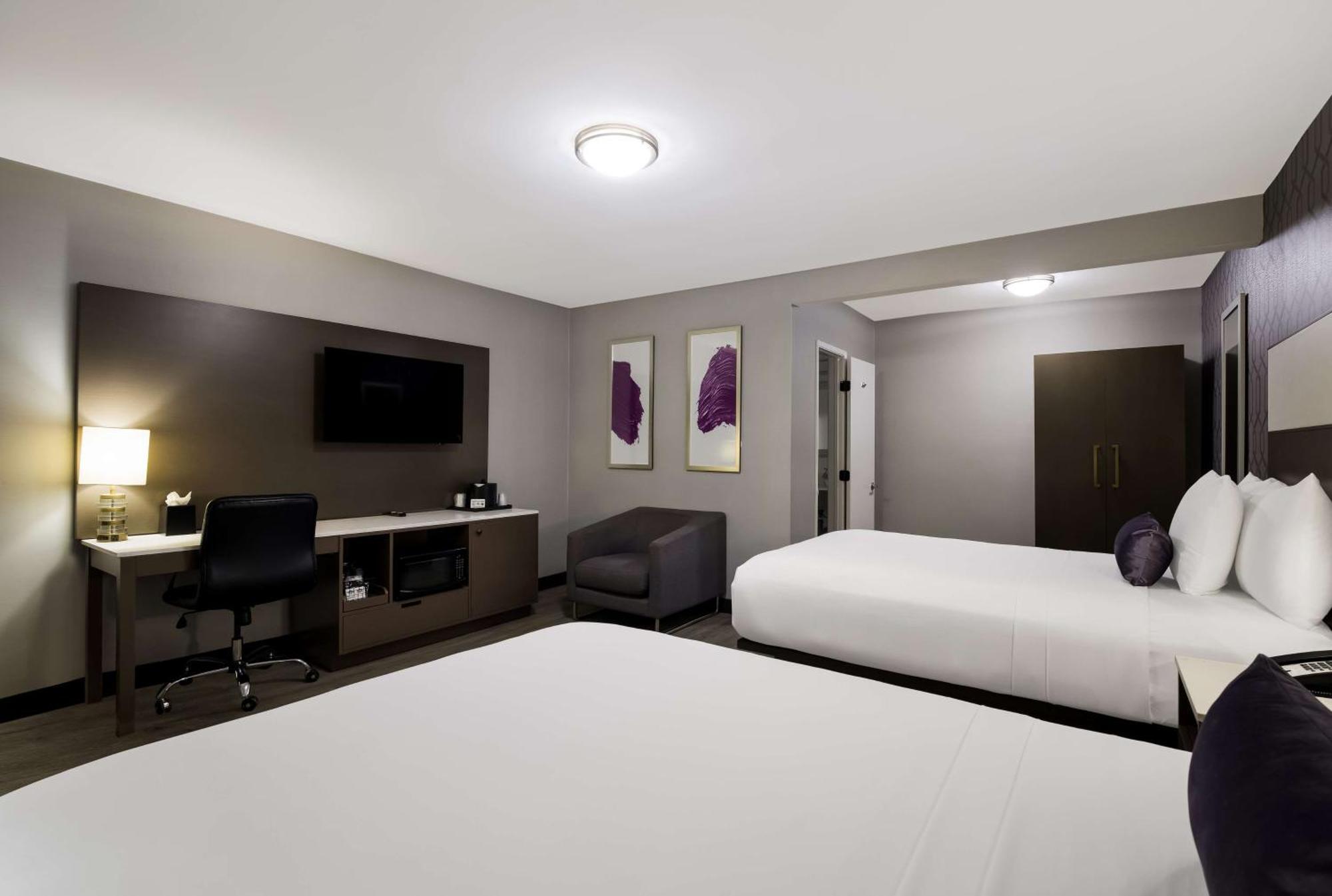 Double Room with Two Double Beds - Walk-in Shower
