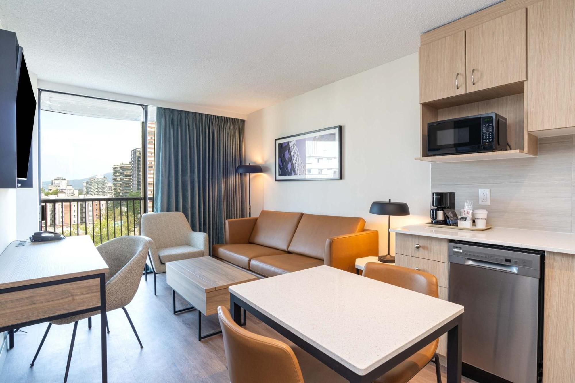 Standard Suite 2 Single Beds Sofa Bed Kitchen W or D Balcony