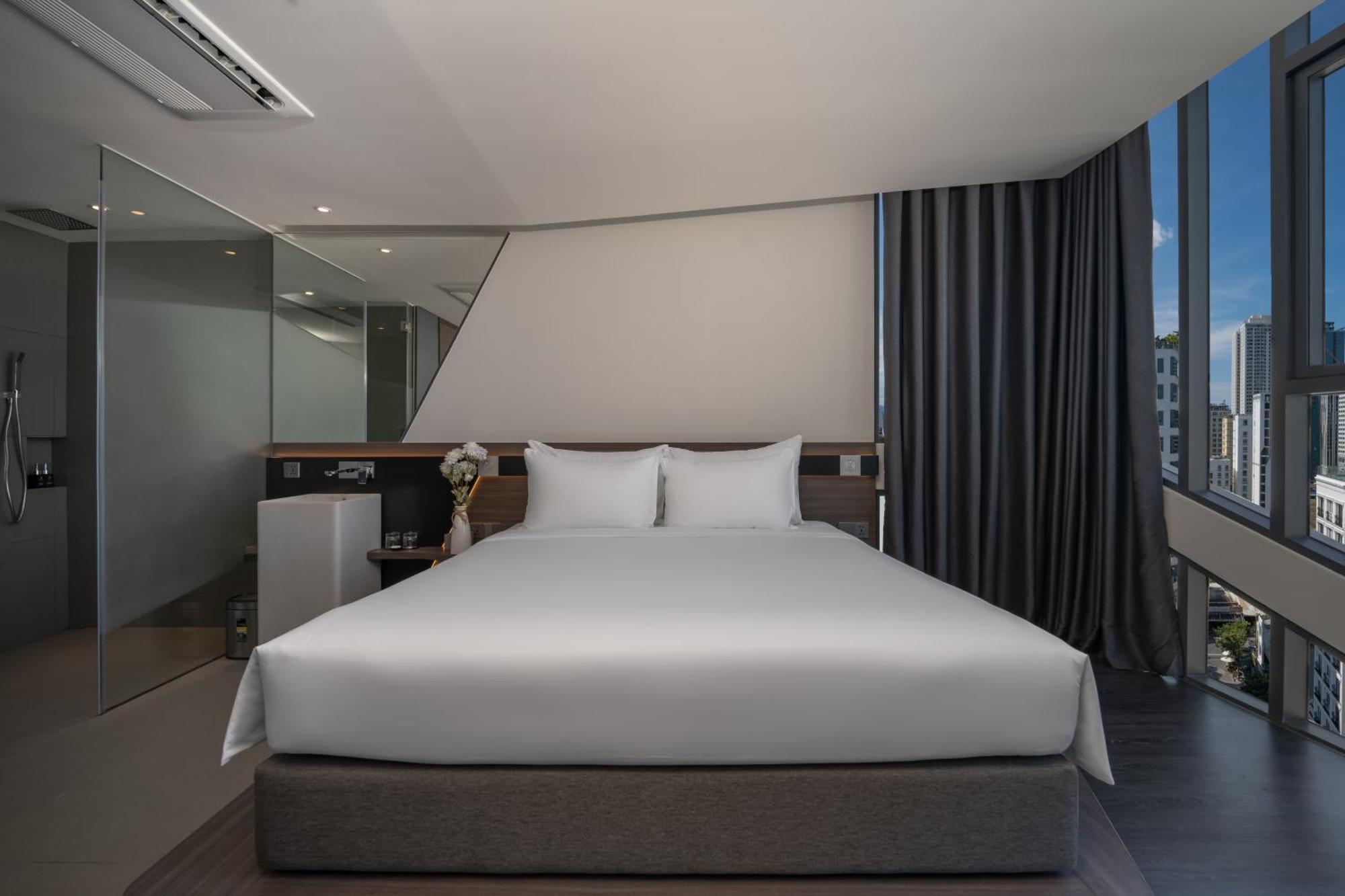 Deluxe Double or Twin Room City View