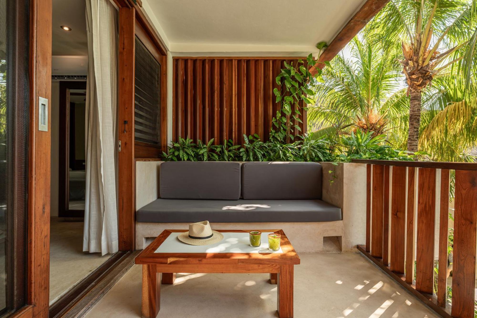 Junior Suite mit Doppelbett am Strand