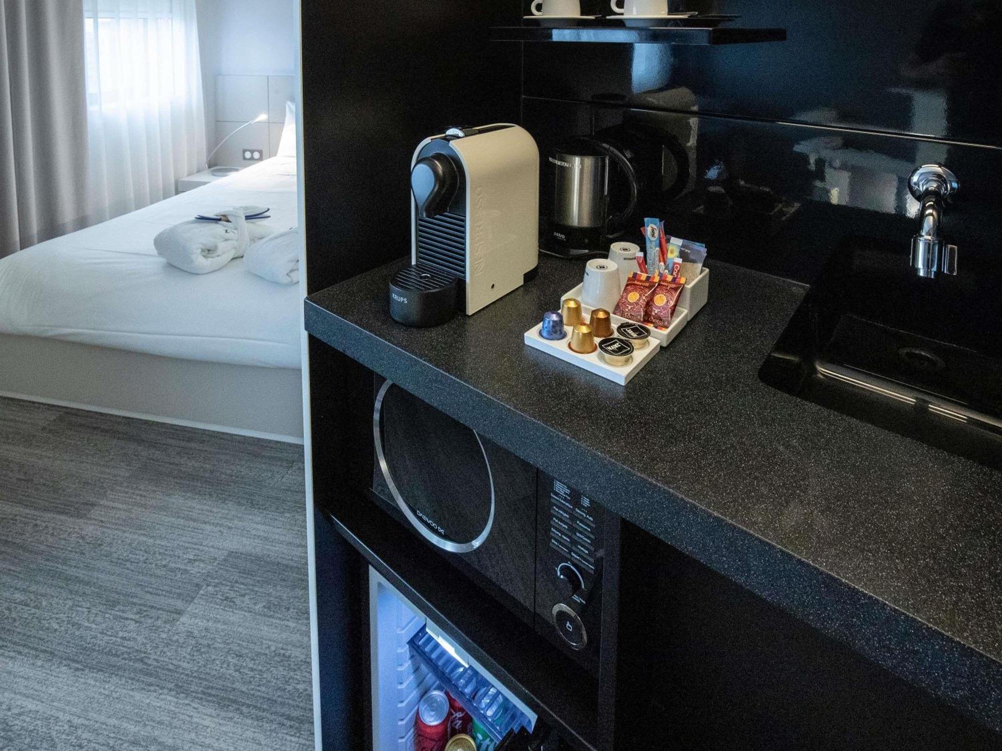 Executive Suite with One Double Bed and One Single Bed,1704914249:JPEG